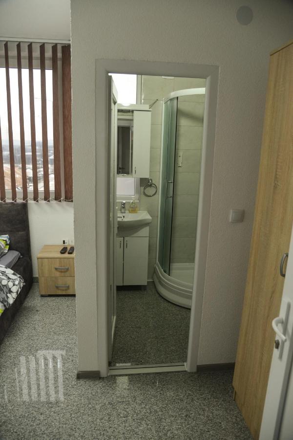 Binta Hostel Vranje Esterno foto
