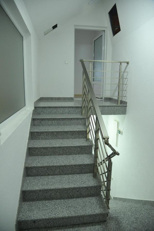 Binta Hostel Vranje Esterno foto