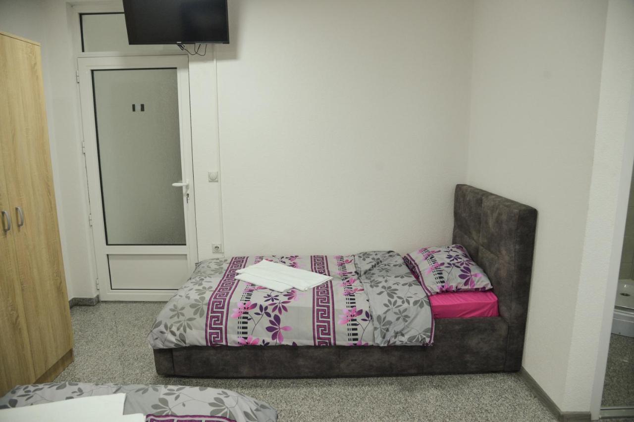 Binta Hostel Vranje Esterno foto
