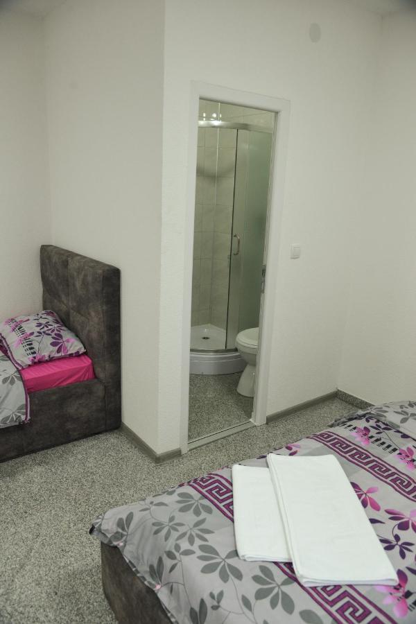 Binta Hostel Vranje Esterno foto