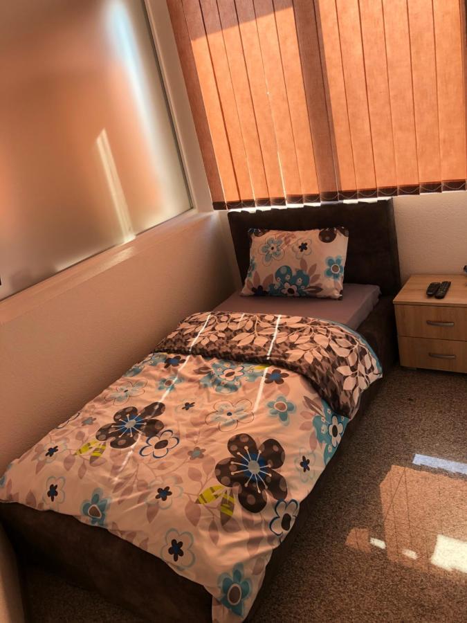 Binta Hostel Vranje Esterno foto