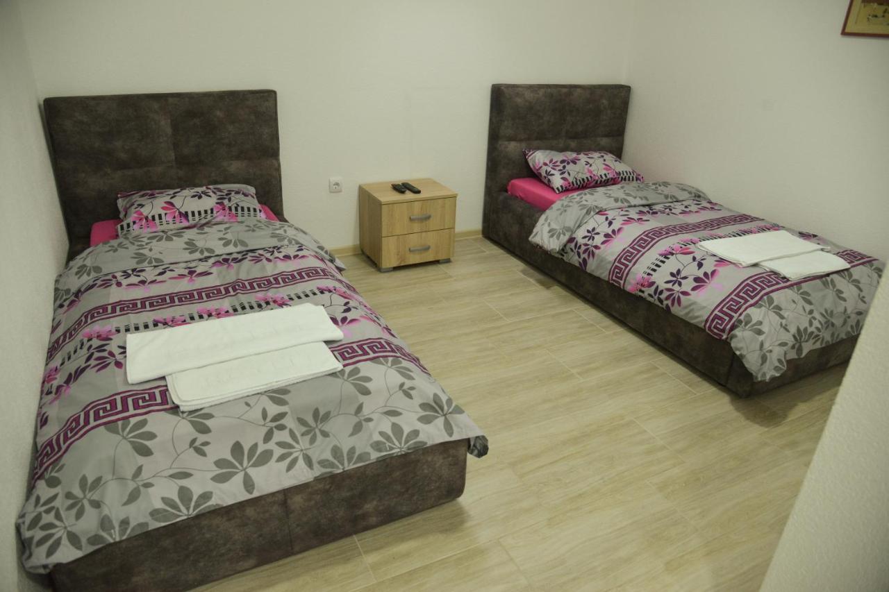 Binta Hostel Vranje Esterno foto