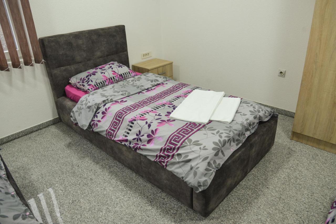 Binta Hostel Vranje Esterno foto