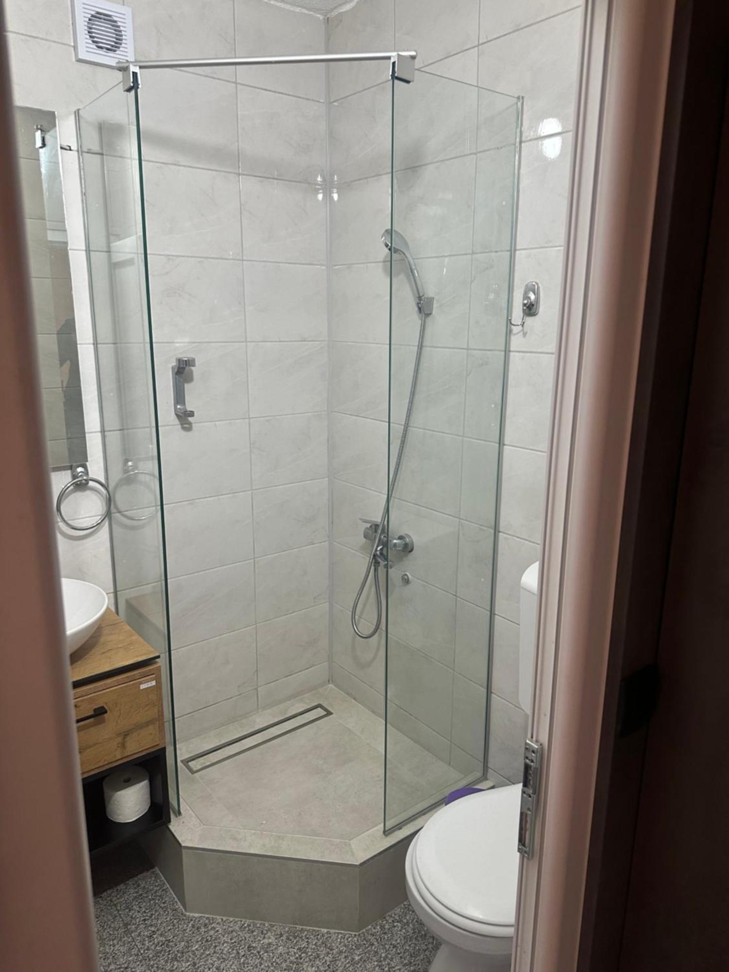 Binta Hostel Vranje Esterno foto