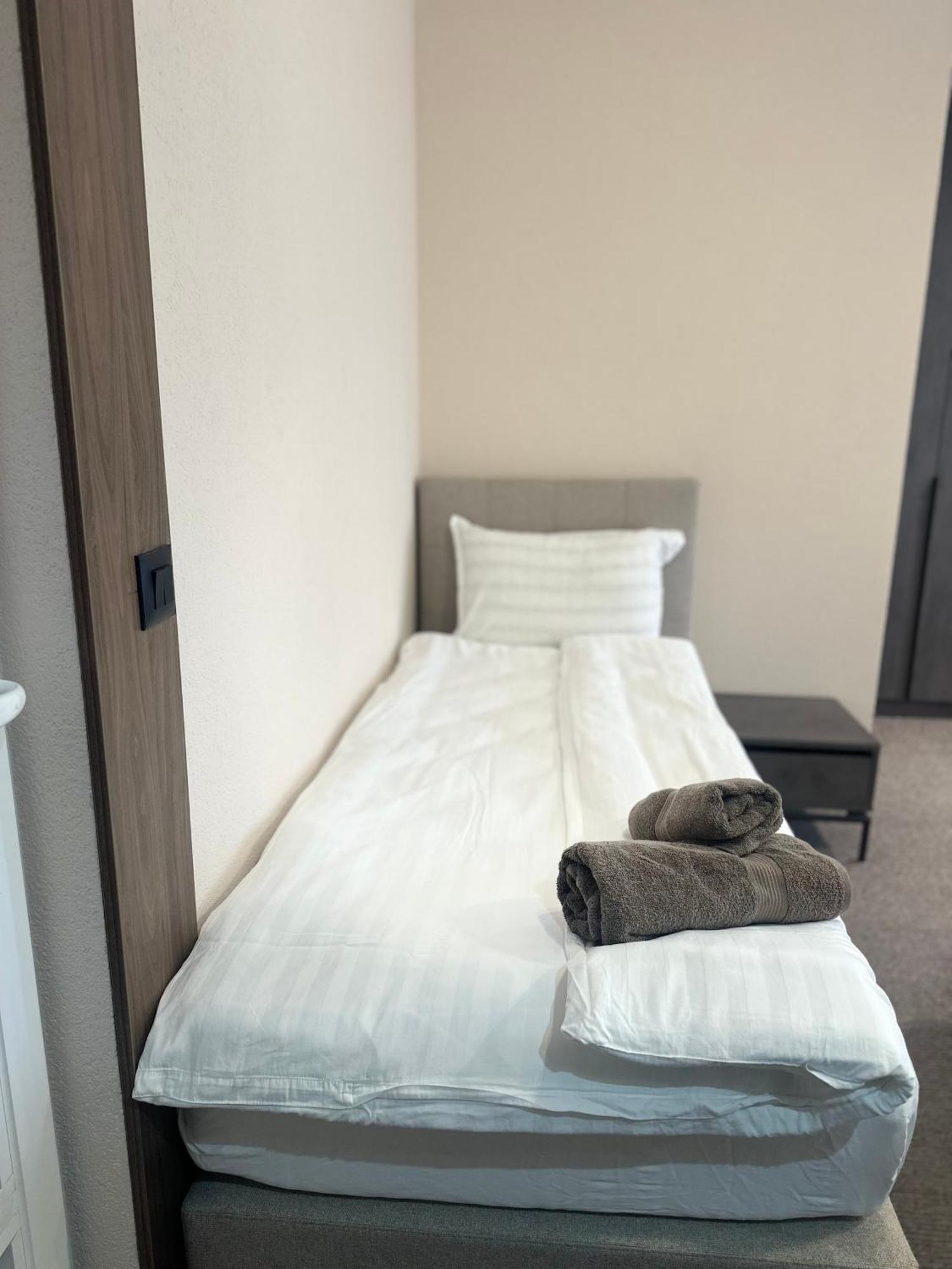 Binta Hostel Vranje Esterno foto