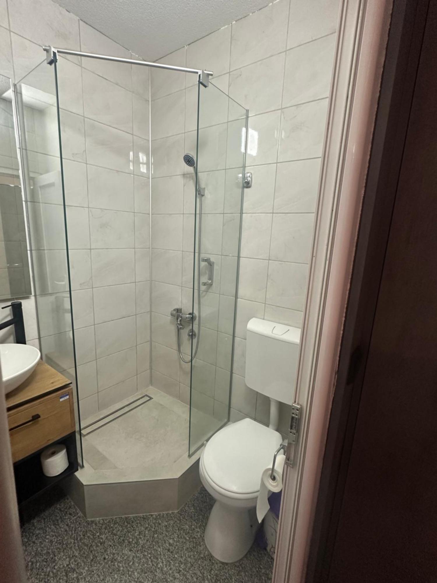 Binta Hostel Vranje Esterno foto