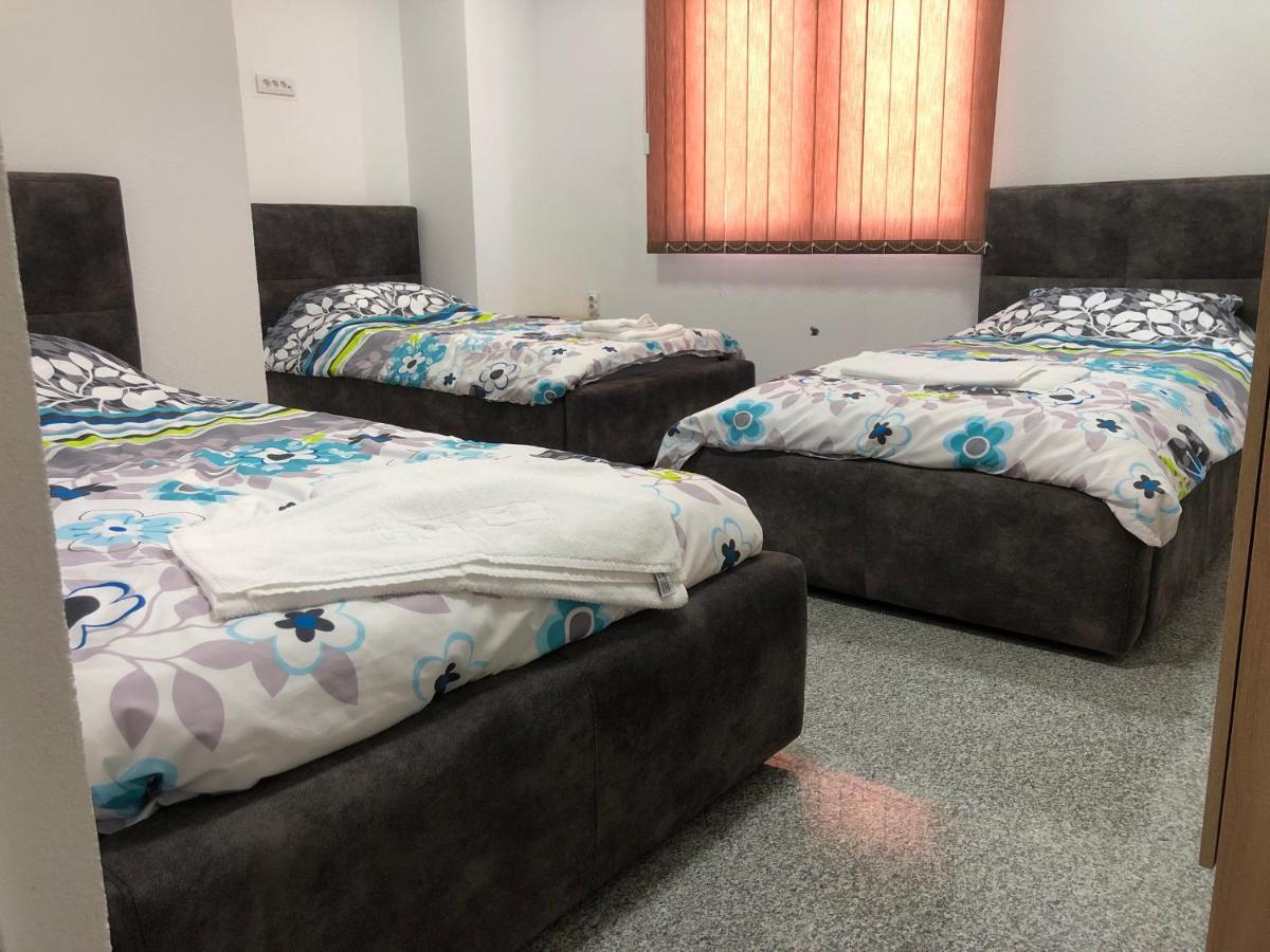 Binta Hostel Vranje Esterno foto
