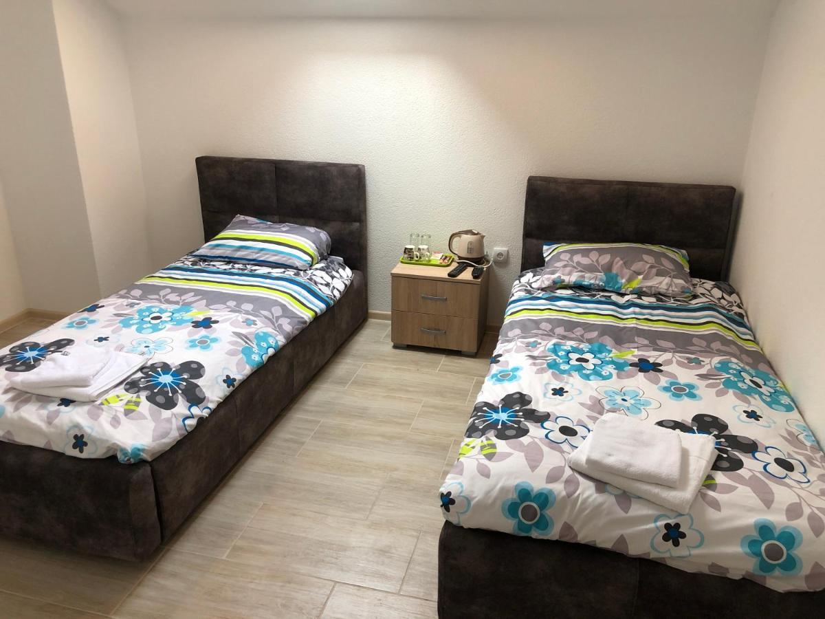 Binta Hostel Vranje Esterno foto