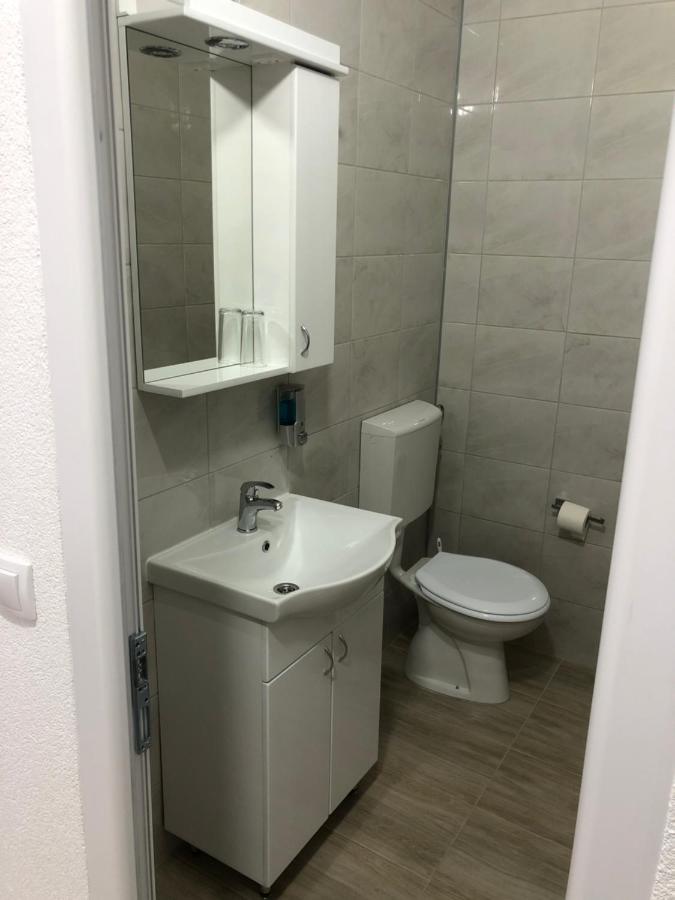 Binta Hostel Vranje Esterno foto